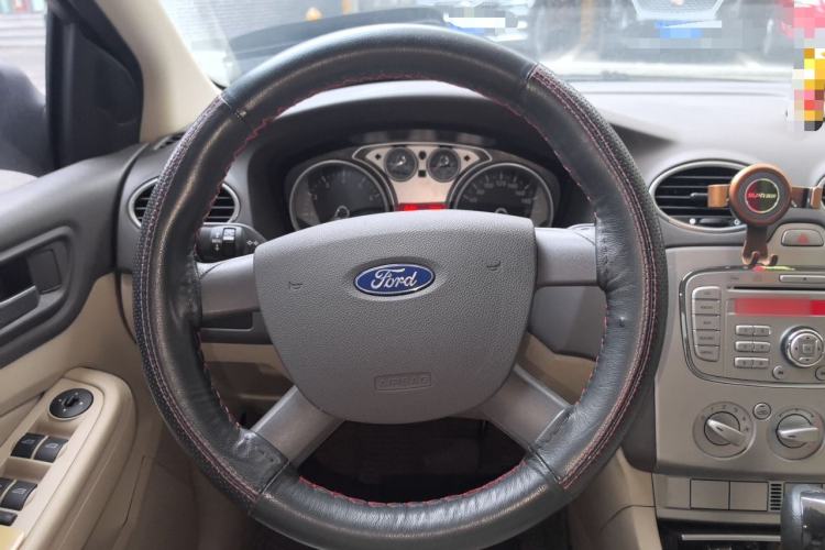 Used Ford Focus 2011 Sedan 1.8L Automatic Fashion Edition
