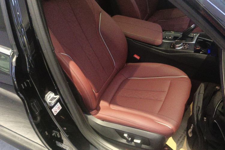 Used BMW 5 Series 2023 530Li Leading Model M Sport Package Right Front Seat