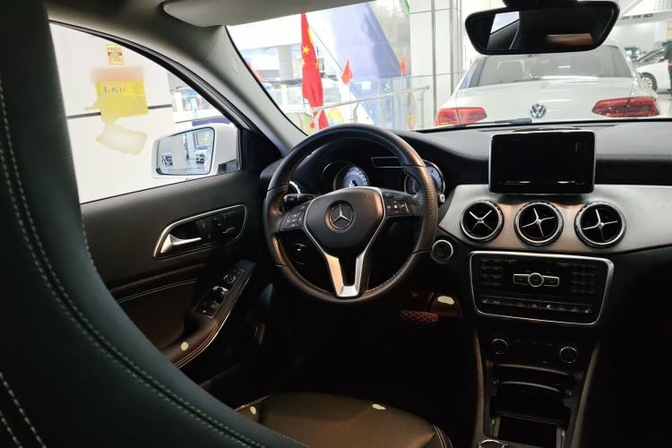 Used Mercedes-Benz GLA 2015 GLA 220 4MATIC Luxury Model
