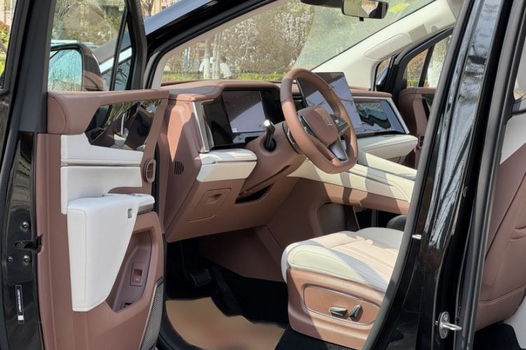 Used BYD Xia 2025 DM-i 1.5T 100km Leading Model Interior 10