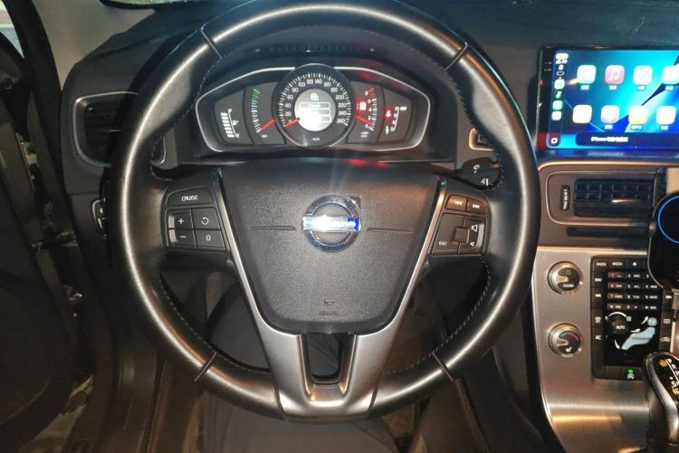 Used Volvo S60 2015 S60L 2.0T Zhiyuan Edition Steering Wheel