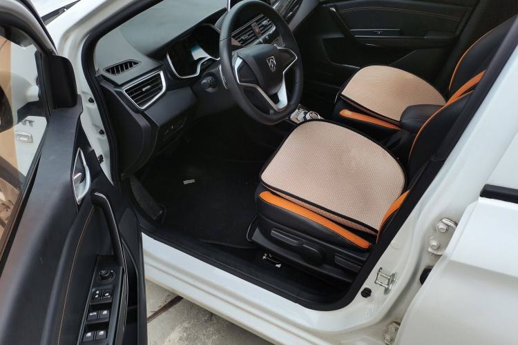 Used Baojun 310 2017 1.5L Automatic Fashion Model