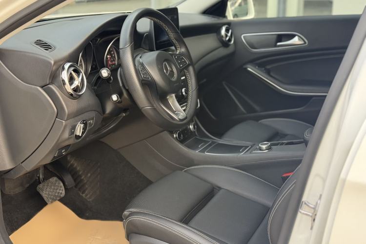 Used Mercedes-Benz GLA 2018 GLA 200 Sport Edition Interior 3