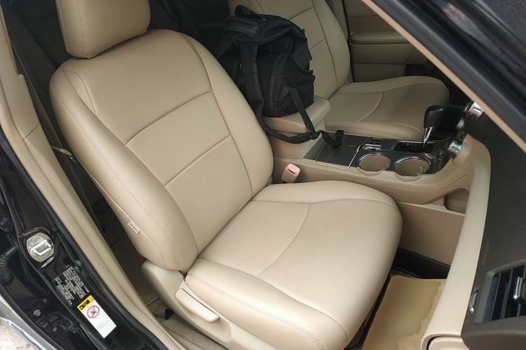 Used Toyota Highlander 2012 2.7L Two-Wheel Drive 7-Seater Elite Edition Right Front Seat