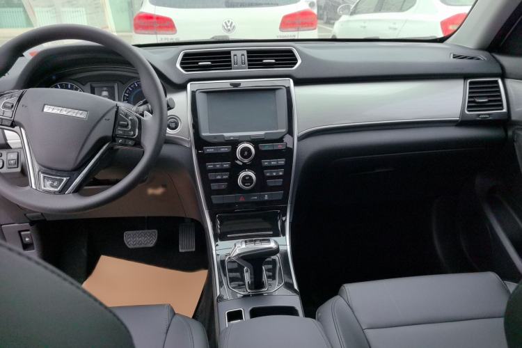 Used Haval H2 2018 1.5T Dual-Clutch Two-Wheel Drive Fashion Model China VI Standard

