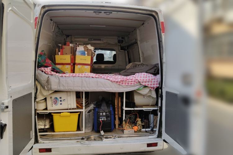 Used SAIC MAXUS Xintu V80 2021 2.0T PLUS AMT Van Short Wheelbase Mid-Roof Design 3 Seats
