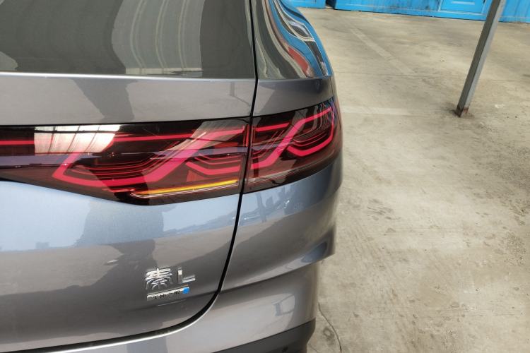 Used BYD Qin L 2025 DM-i Smart Drive 80KM Leading Model Right Rear Taillight