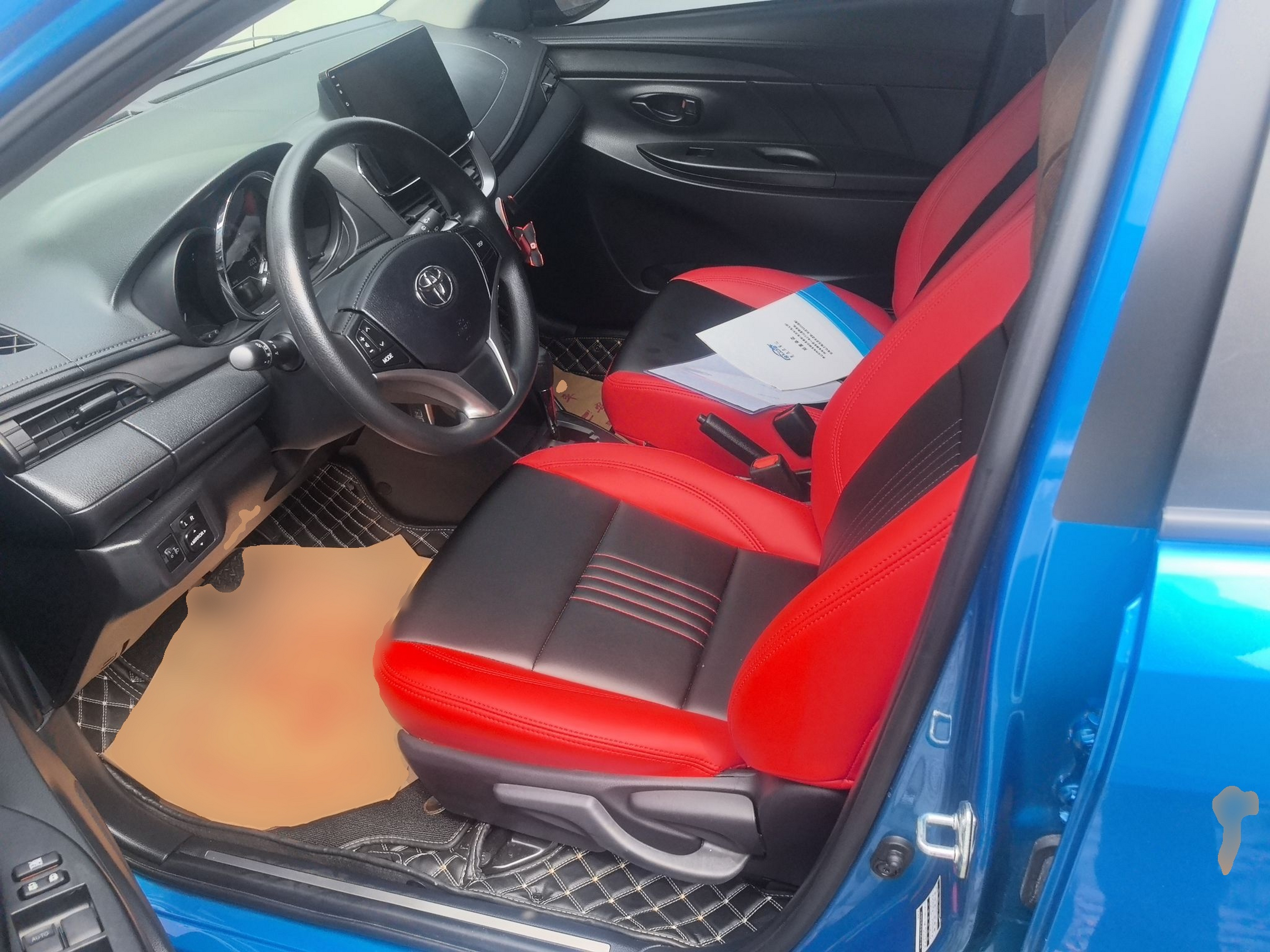 المقاعد الأمامية داخل السيارة