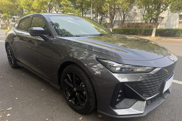 Used CHANGAN UNI-V 2022 1.5T Prestige Version Exterior 3