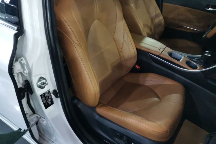 Used Toyota Avalon 2019 Dual-Engine 2.5L Limited Flagship Edition China VI Standard