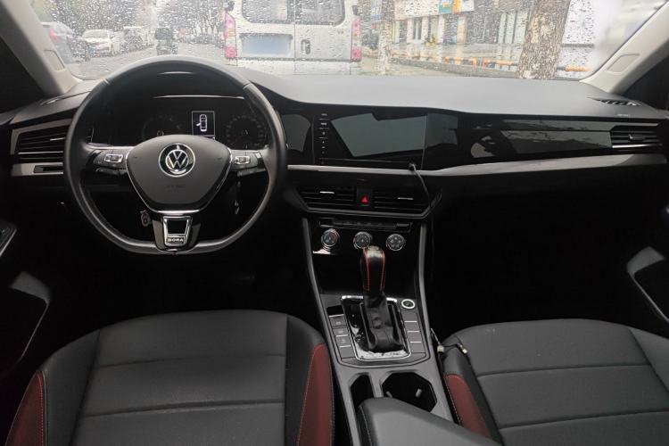 Used Volkswagen Bora 2021 1.5L Automatic Comfort Smart Connect Edition Center Console