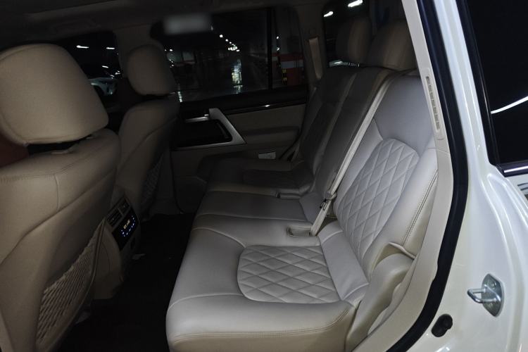 Used Toyota Land Cruiser 2020 5.7L VX-R Genuine Leather 8 Airbags Trailer Hitch Spare Tire Sunroof – Middle East Specifications
