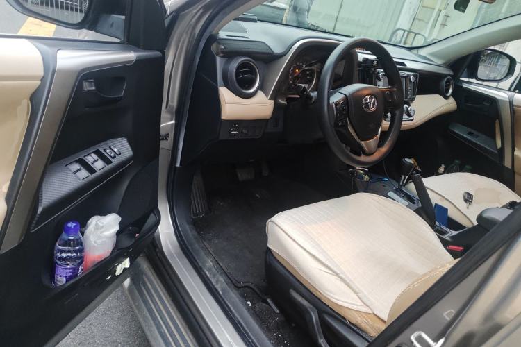 Used Toyota RAV4 2015 2.0L CVT Two-Wheel Drive Fashion Edition