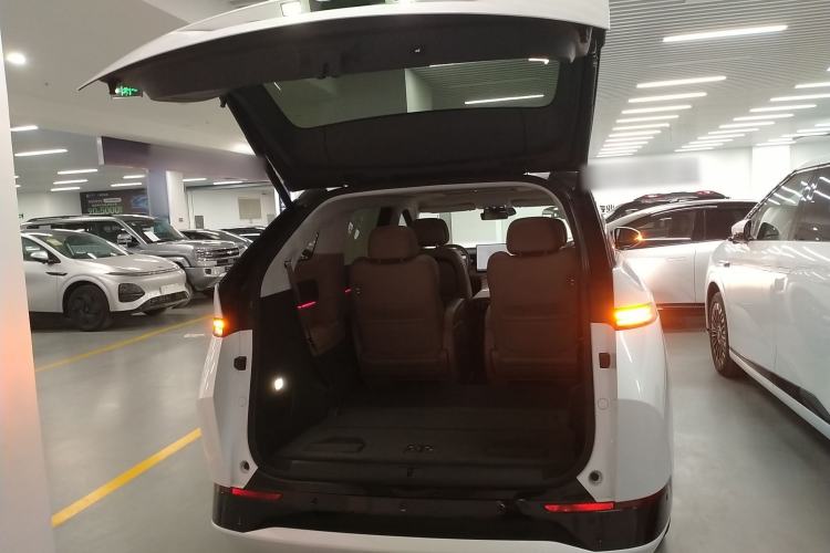 Used XPeng X9 2025 740 Ultra-Long Range Max
