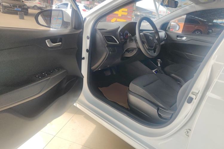 Used Hyundai Verna (new generation) 2016 1.4L Automatic Cool Edition GLS Driver Seat