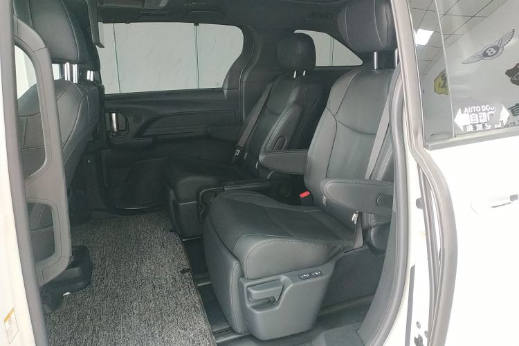 Used Toyota Sienna 2021 2.5L Hybrid Platinum Edition