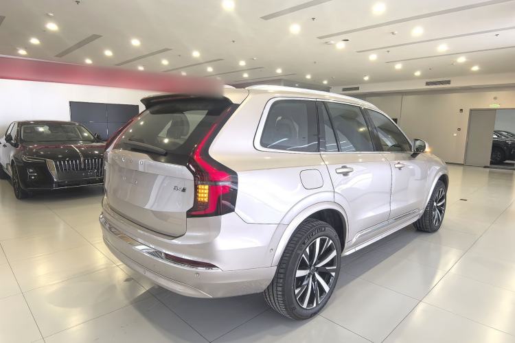 Used Volvo XC90 2025 Facelifted B6 Zhiyuan Luxury Version with 6 Seats