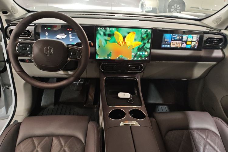 Used Leapmotor C11 2024 All-Electric 580 Luxury Edition Center Console