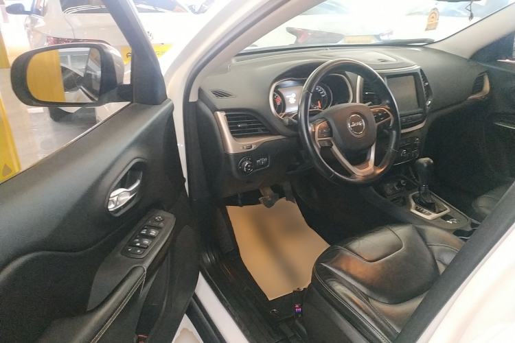 Used Jeep Cherokee 2017 2.0L Superior Edition