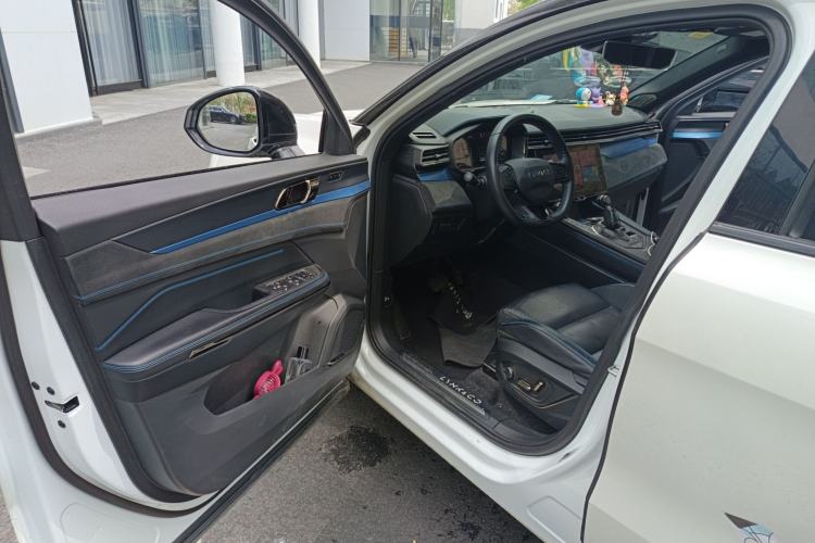 Used Lynk & Co 05 EM-P 2021 1.5TD PHEV HALO Interior 3