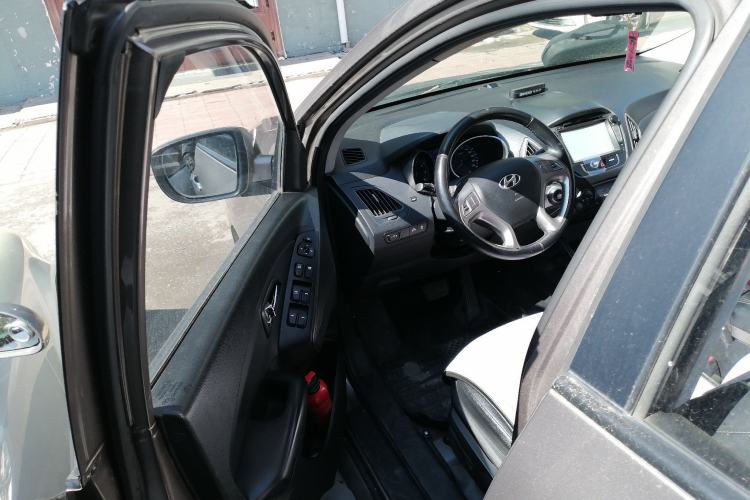 Used Hyundai ix35 2013 2.0L Automatic Two-Wheel Drive Smart GLS China IV Standard Driver Seat