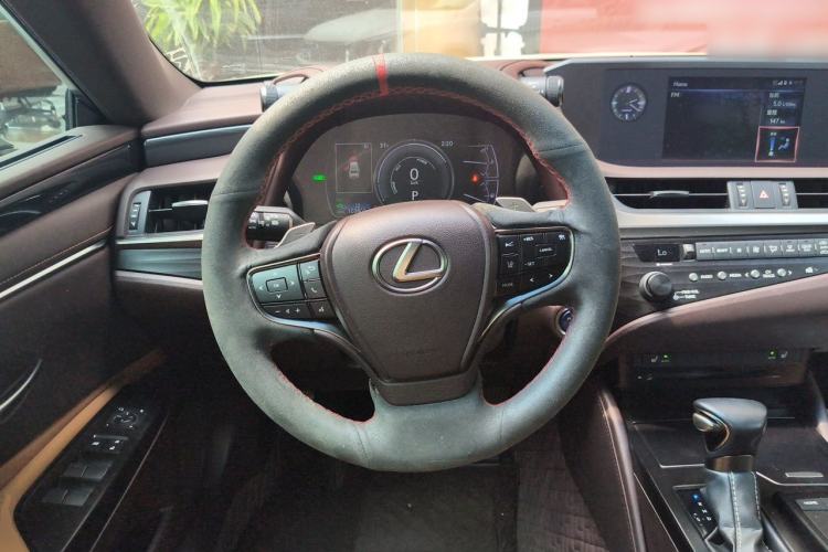Used Lexus ES 2020 300h Premier Edition
