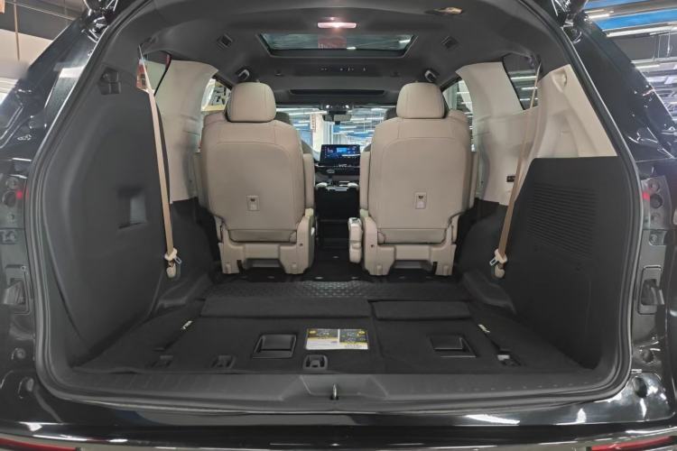 Used Toyota Granvia 2023 2.5L Hybrid Prestige PLUS Edition
