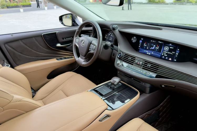 Used Lexus LS 2020 500h Excellence Edition China VI standard Interior 5