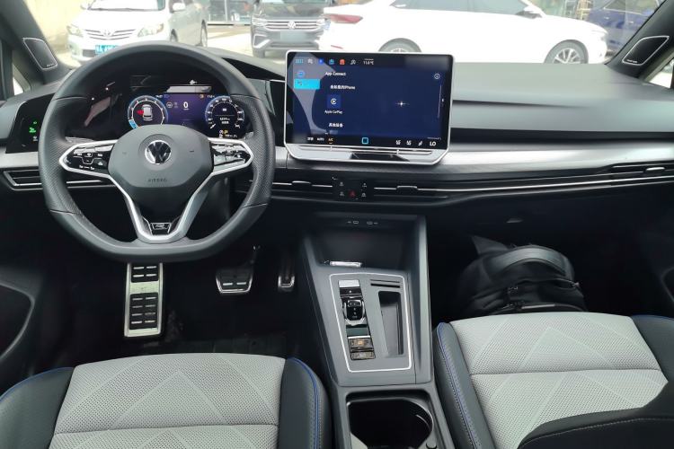 Used Volkswagen Golf 2025 300TSI R-Line
