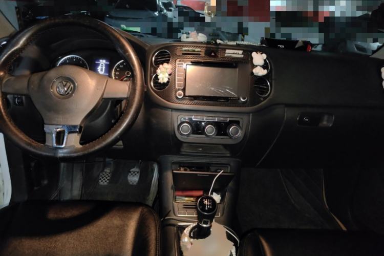 Used Volkswagen Tiguan 2012 1.8TSI Manual Two-Wheel Drive Urban Edition Center Console