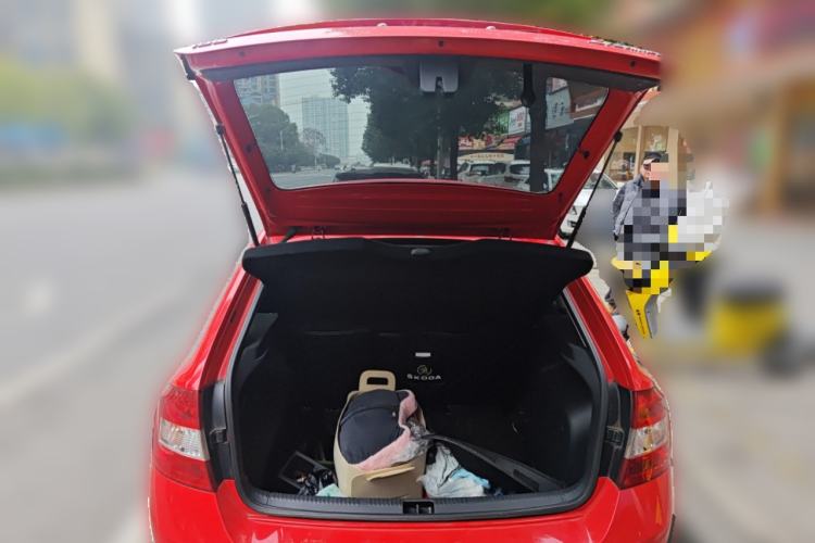 Used Skoda Rapid Spaceback 2018 1.6L Automatic Standard Edition Trunk