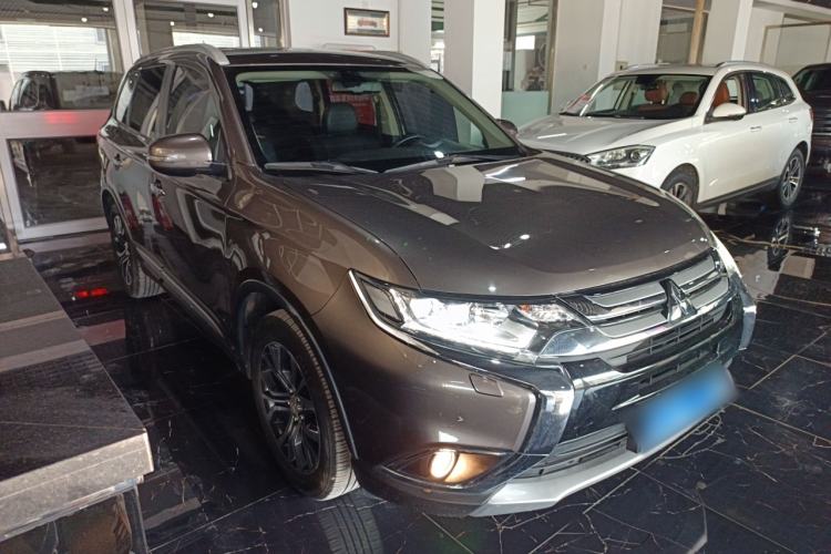Used Mitsubishi Outlander 2016 2.4L 4x4 Luxury Edition 7-Seater