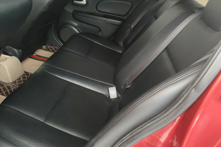 Used Venucia R50 2014 1.6L Automatic Splendid Edition
