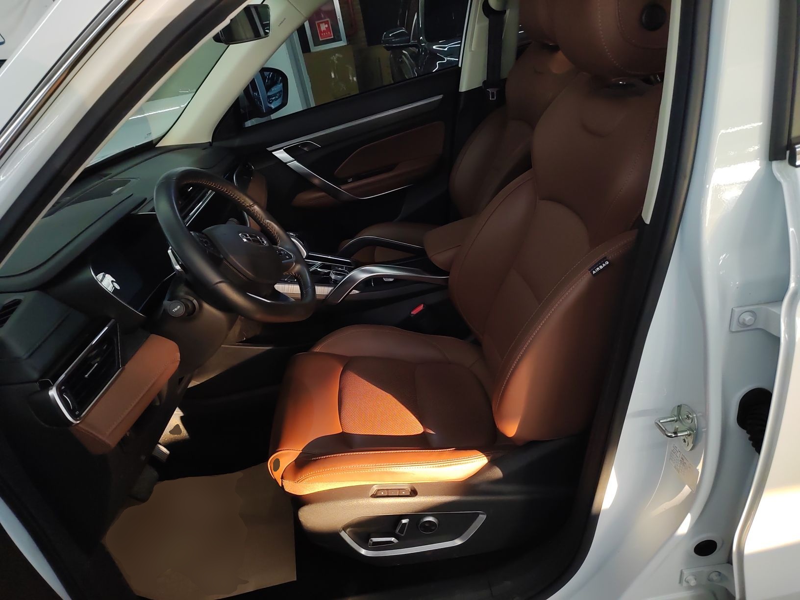 Переднее сиденье в автомобиле