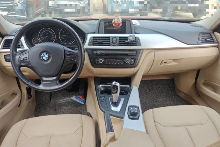 Used BMW 3 Series 2013 320i Sport Edition Center Console