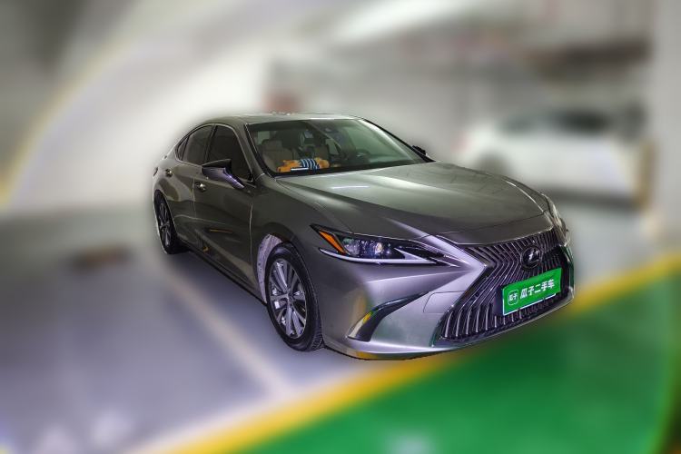 Used Lexus ES 2020 300h Premier Edition
