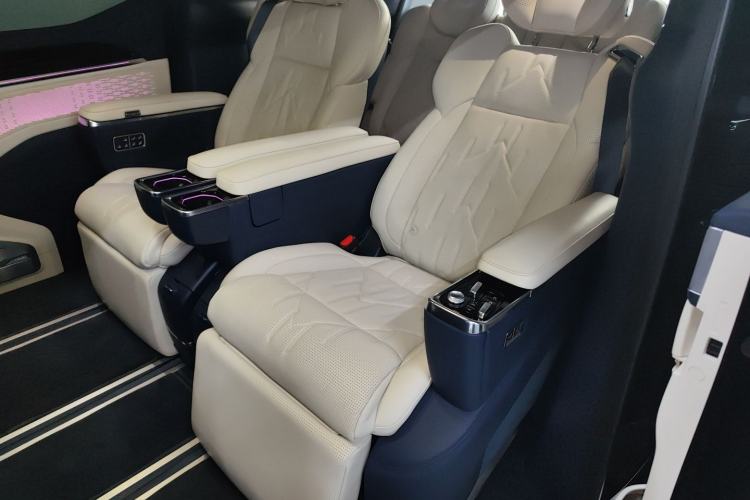 Used Zeekr 009 2024 Six-Seat Executive Version 4WD 108 kWh