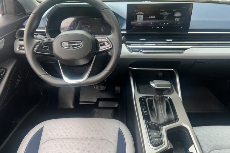 Used Geely Auto Emgrand 2022 4th Generation 1.5L CVT Flagship Model Interior 6