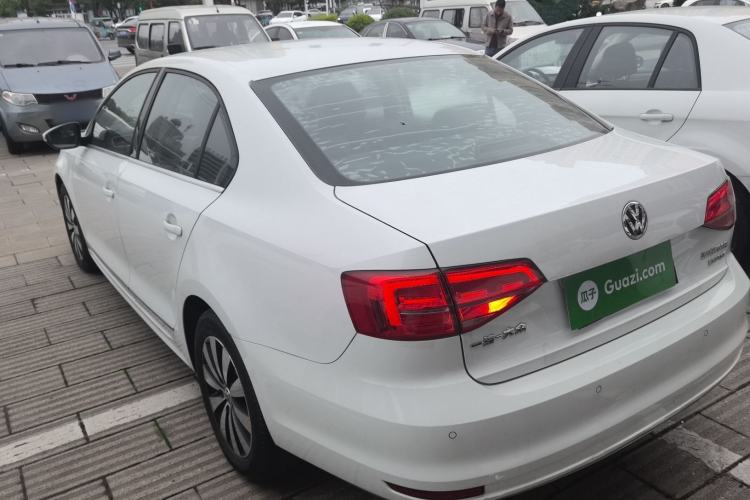 Used Volkswagen Sagitar 2017 230TSI Automatic Comfort Version
