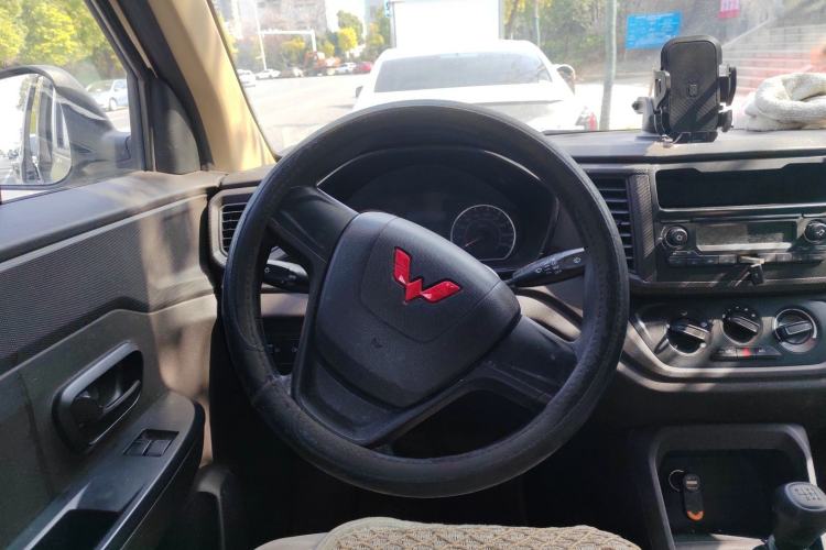 Used Wuling Hongguang V 2022 1.5L Jingqu Version Hydraulic Power Steering LAR