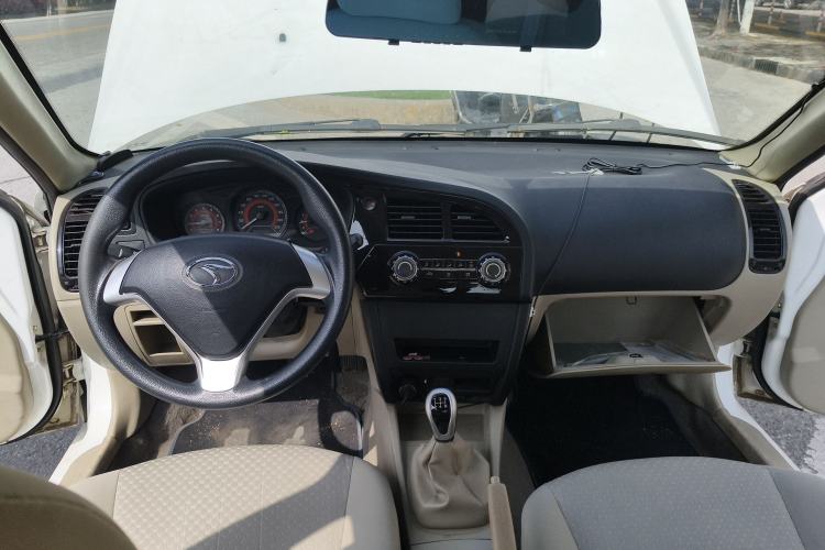 Used Soueast V3 Lingyue 2015 1.5L Manual Happiness Edition Center Console