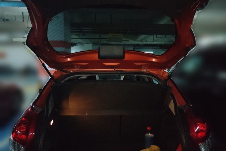 Used Toyota YARiS L Zhi Xuan 2015 1.5G Automatic Orange Limited Edition
