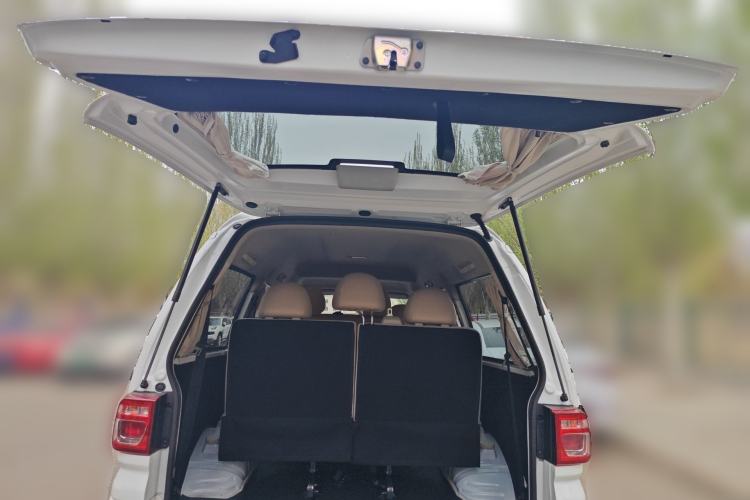 Used FORTHING Lingzhi 2023 M5L 1.6L Base Model 7 Seats
