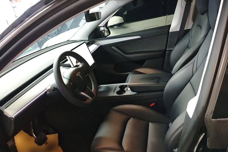 Used Tesla Model Y 2023 Long-Range All-Wheel-Drive Version