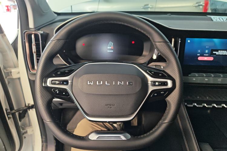 Used Wuling Xingyun 2023 2.0L DHT Standard Edition Steering Wheel