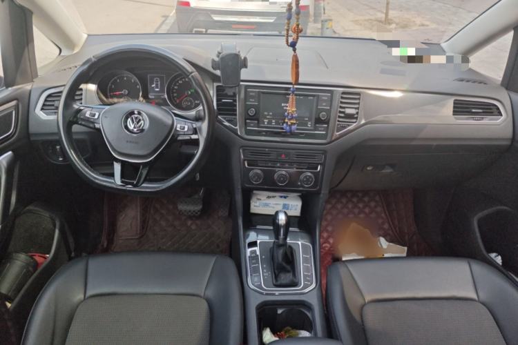 Used Volkswagen Golf Sportsvan 2018 230TSI Automatic Trend Edition Center Console