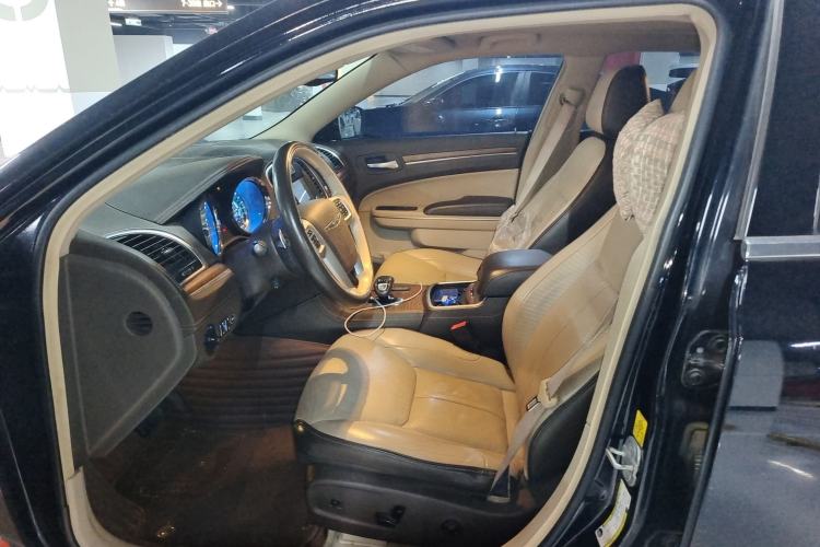 Used Chrysler 300C 2012 3.6L Luxury Edition