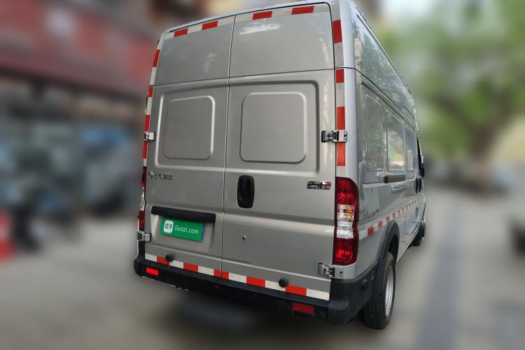 Used Dongfeng Yufeng 2021 2.4T Rear-Drive Van Long Wheelbase High Roof Dual Rear Tires 3-Seater China VI Emission Standard YCY24140-60 Rear