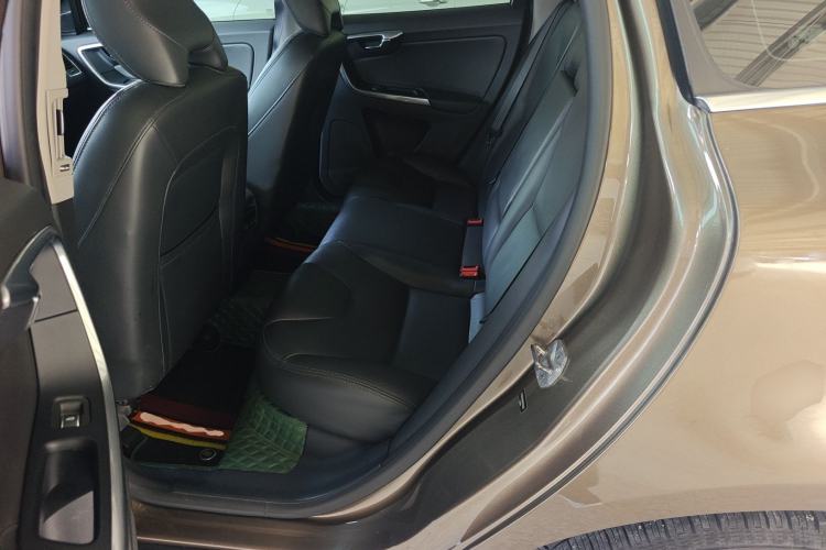 Used Volvo XC60 2017 T5 AWD Smart Upgrade Edition Left Rear Seat