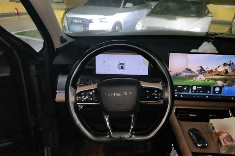 Used Chery Tiggo 8 L 2024 2.0T Two-Wheel-Drive Luxury Version 7 Seats
